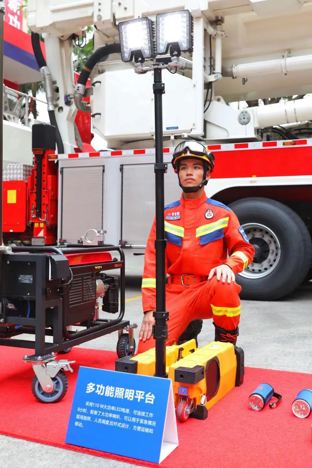 在装备配备力度上,广州执勤消防车辆已达到536辆,各类装备器材30万